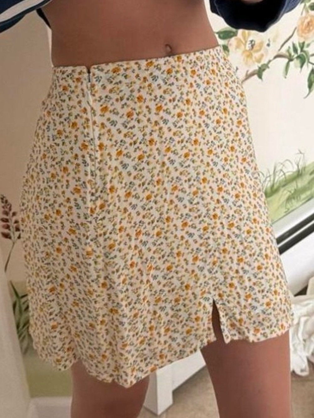 Hollister High Waist Flirty Floral Skirt, Size Medium